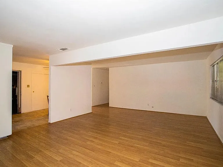 7512 Rubens Pkwy — Photo 9