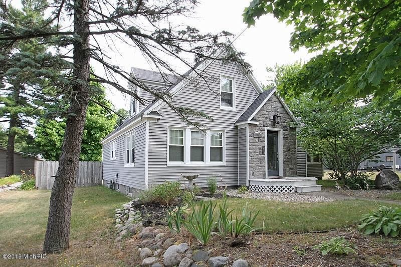 1st image of 330 W Allegan St