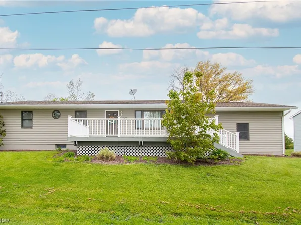 17450 Olive Ave, Lake Milton, OH 44429