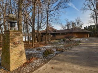 35304 W Pabst Rd, Oconomowoc, WI 53066