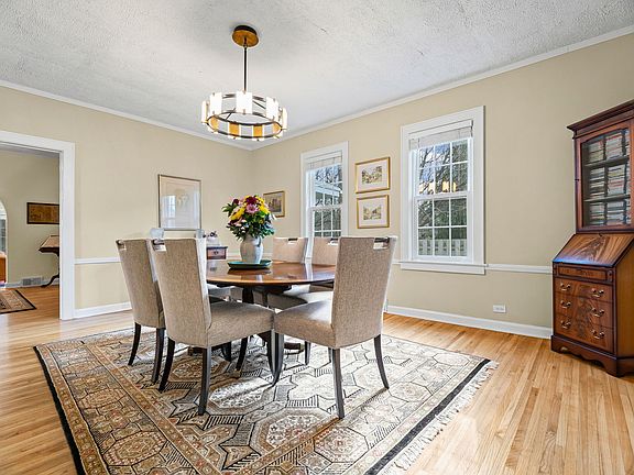 5th image of 325 Bel Air Dr