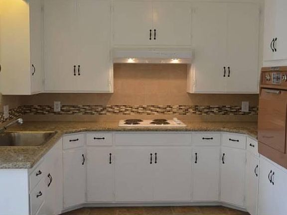 Kitchen with Granite Coun
