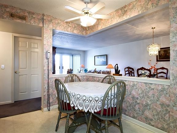 4th image of 7031 W Touhy Ave APT 302
