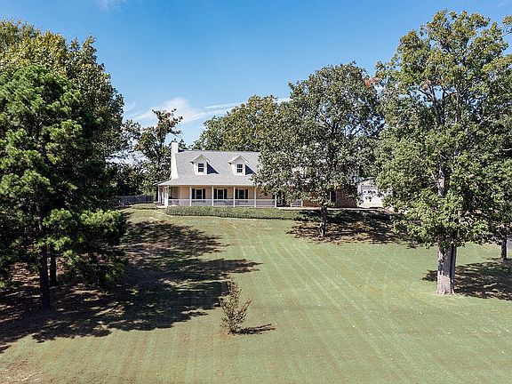 2nd image of 133 Fox Pen Dr