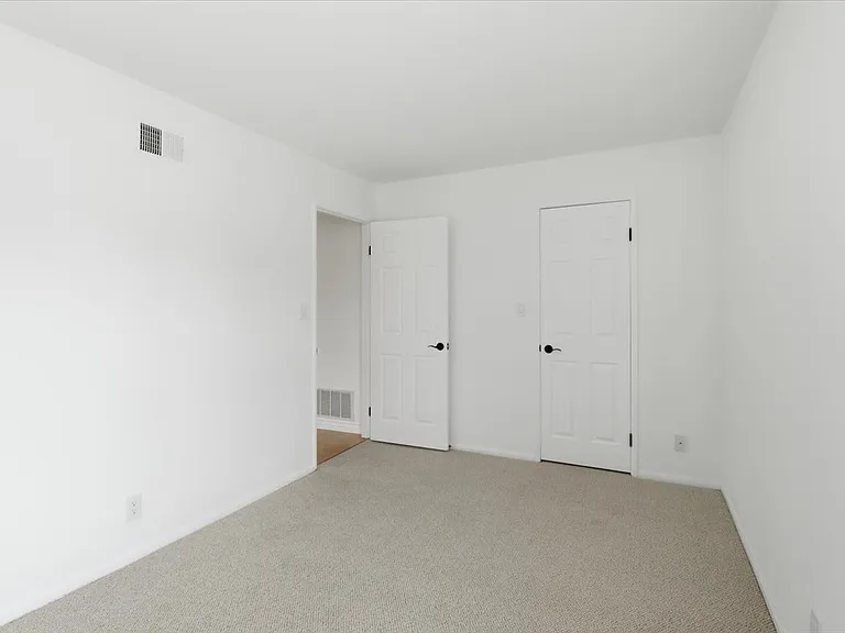 577 Houston Dr — Photo 19
