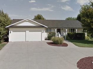 131 Blake Ave, Moundridge, KS 67107