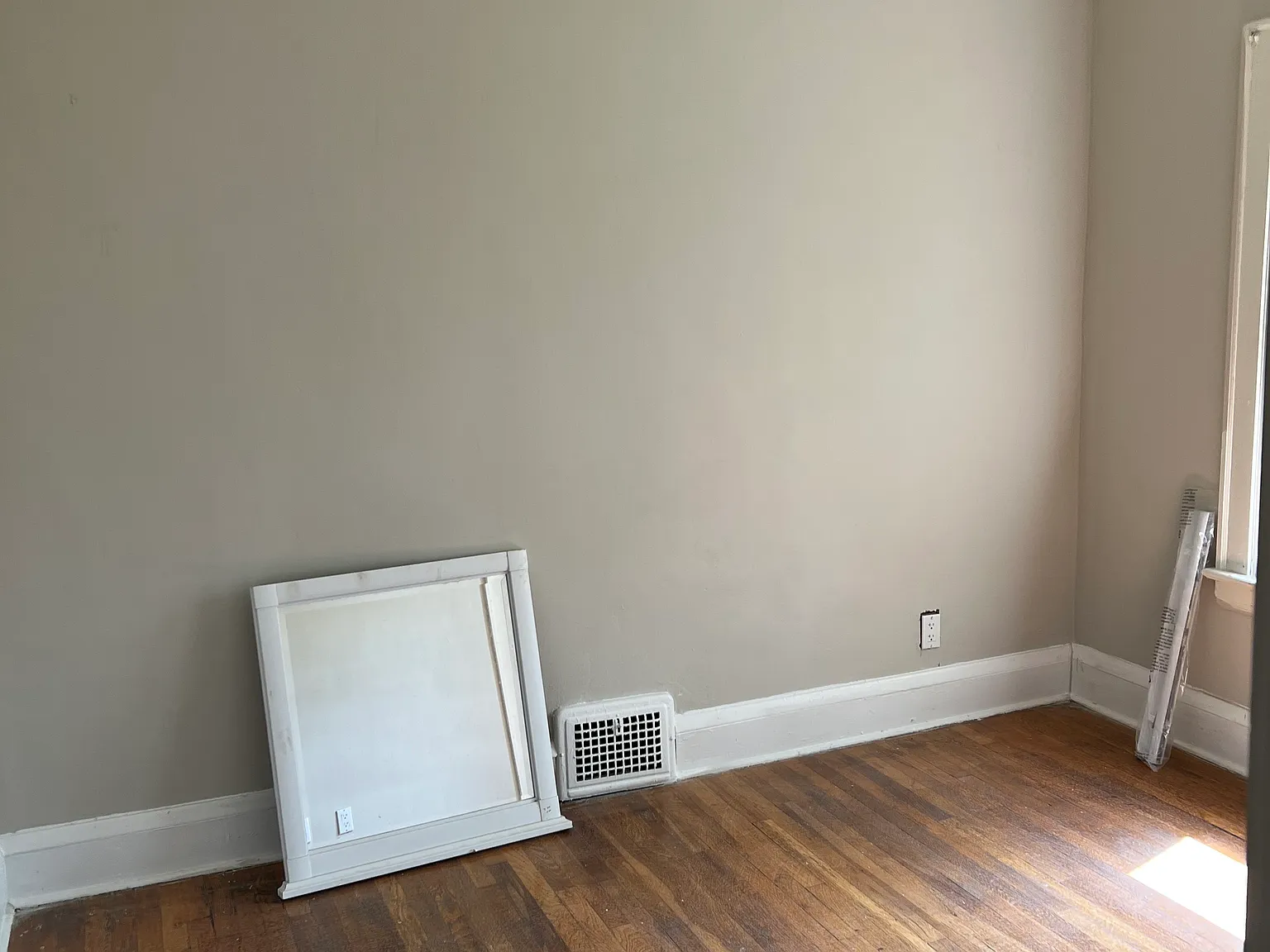 4 bed, 1228 sqft, $1,300 — Photo 2
