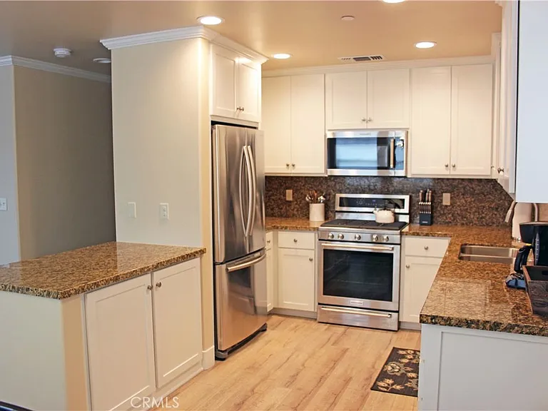 1413 Pine St #201 — Photo 7