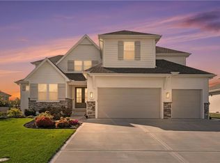 14686 S Parkhill St, Olathe, KS 66062