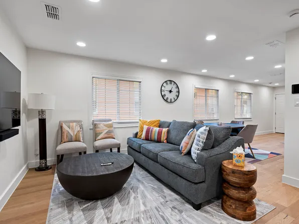 6501 Ravendale Ln, Dallas, TX 75214