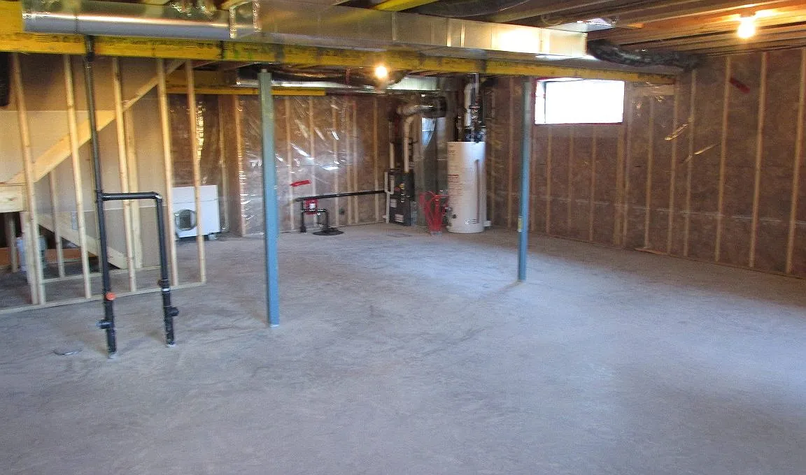 Building Photo - 10 Viceroy Cres #10
