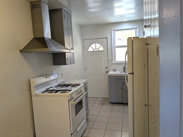 2409 N Lincoln St #D — Photo 12