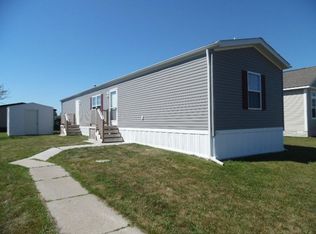 29339 Elm St, Flat Rock, MI 48134