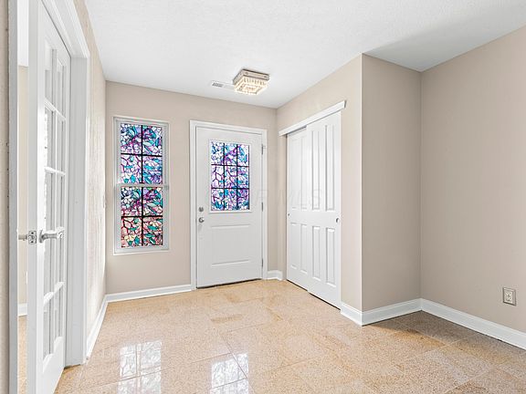 4th image of 5940 Woodshire Dr