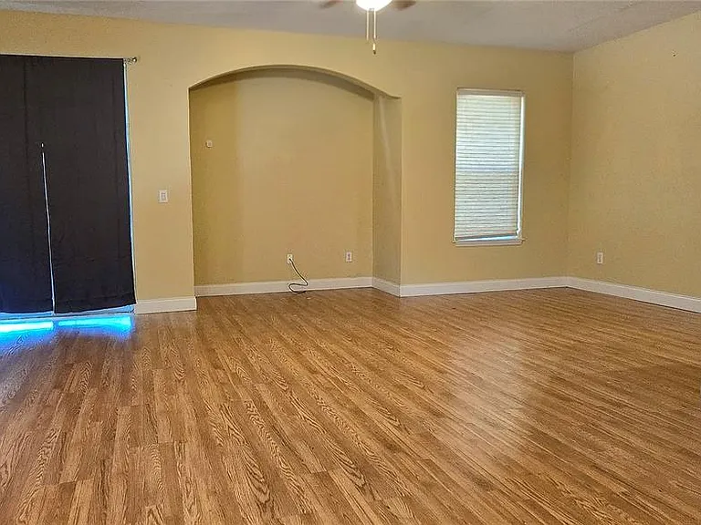 2921 Pine Oak Trl — Photo 7