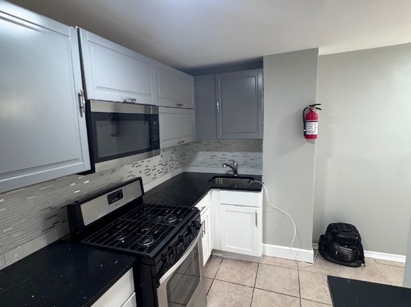 225 Drake Ave #2L