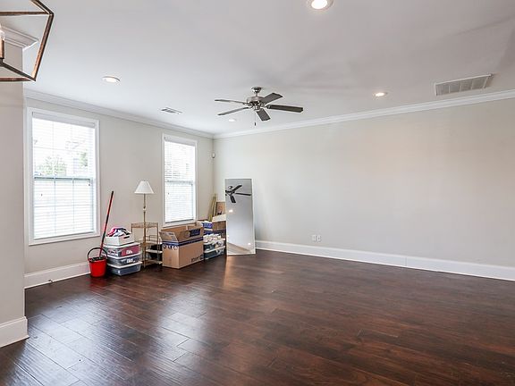 4th image of 102 Farm View Dr APT 302