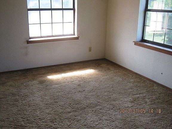 4th image of 414 S Gravitt St