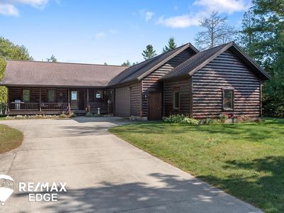 490 S Harbor Lights Trl, Manistique, MI, 49854