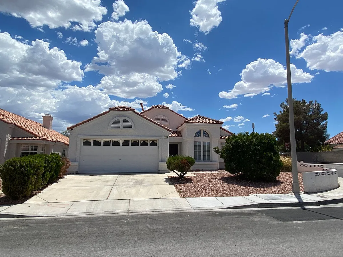 Photo 1 of 17 - 283 Comfort Dr - Henderson, NV Primary Photo - 283 Comfort Dr