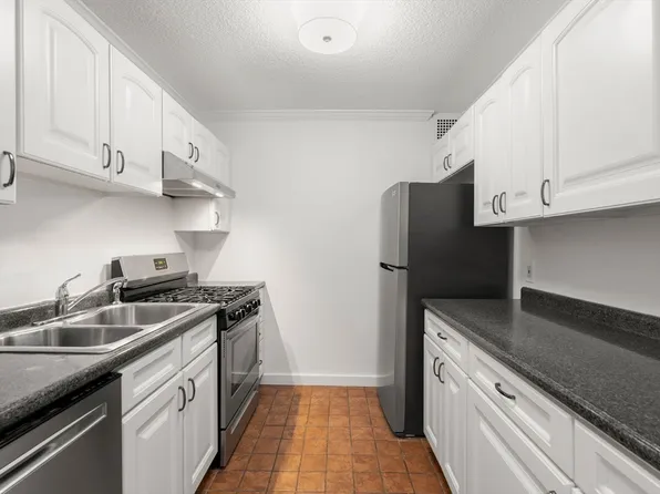 33 Pond Ave APT 523, Brookline, MA 02445