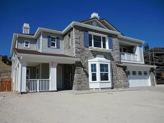 375 Golden Grass Dr photo 1