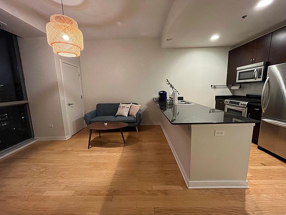 5th image of 303 W Ohio St #1404