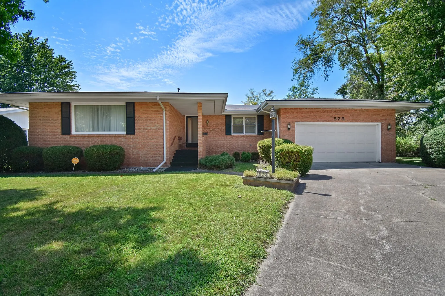 575 Pinecrest Pl photo 1