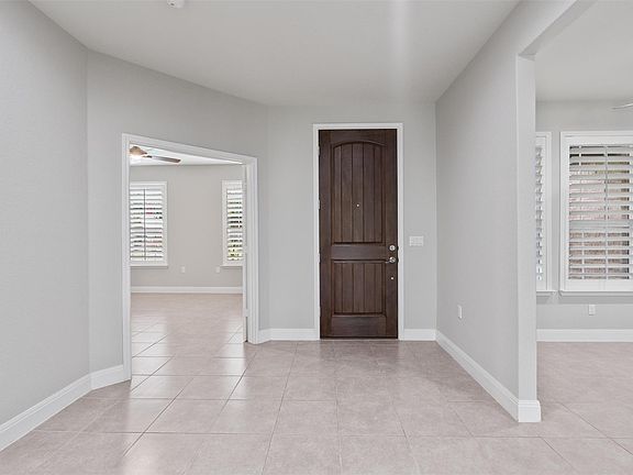 2nd image of 511 Davis Mountain Cir