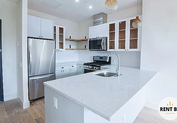 4th image of 730 Franklin Ave #5B