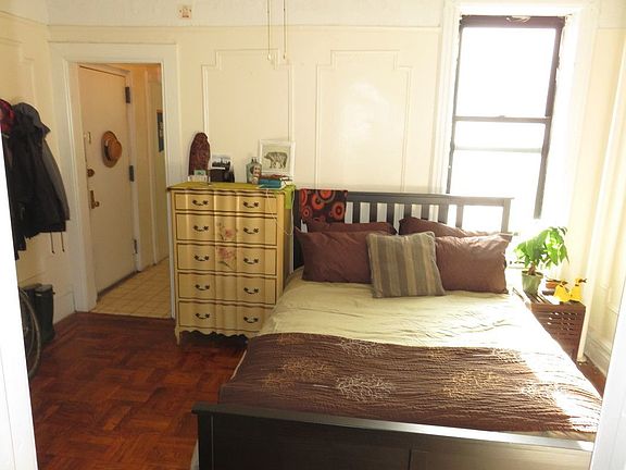 3rd image of 1054 Bergen St #A4rka