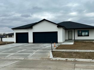 616 Rittenhouse, Hastings, NE 68901