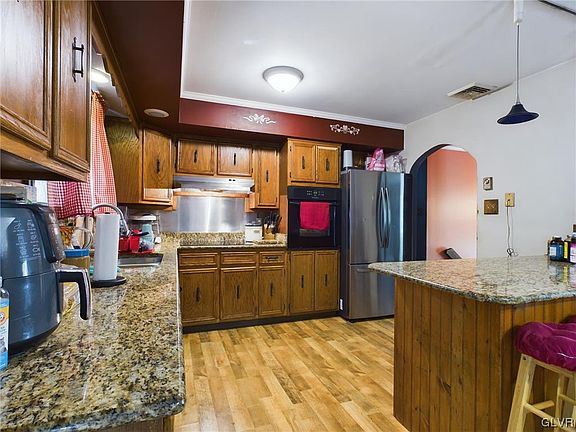 5th image of 3688 Bristol Cir E