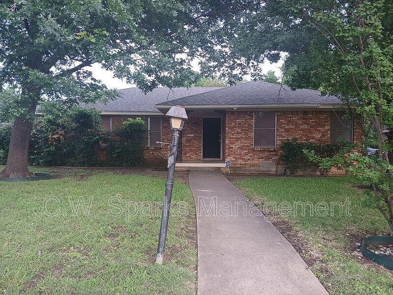 1st image of 4918 Rockport Dr