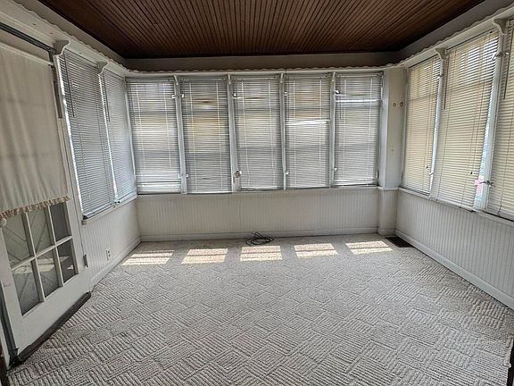 4th image of 2624 Oak Ave