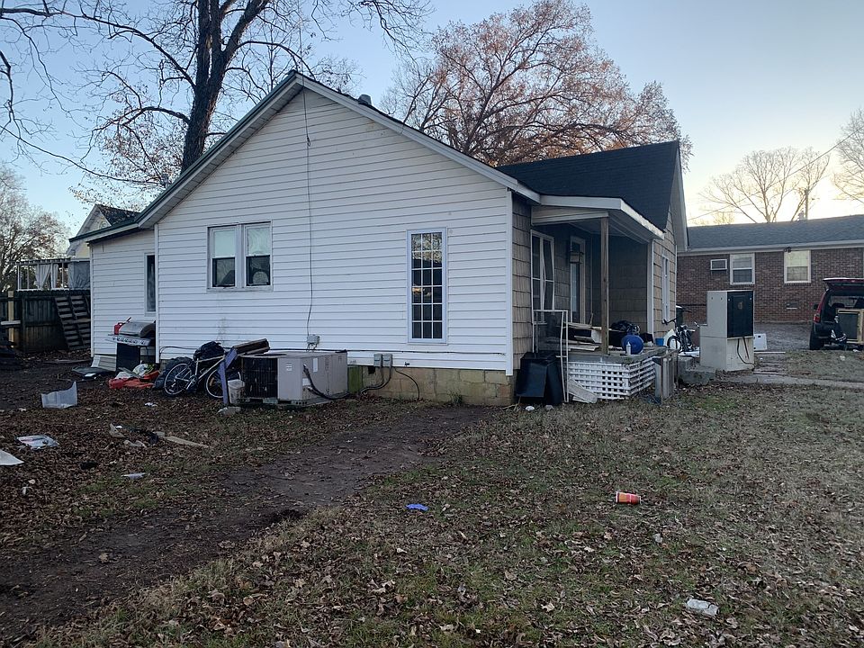 2nd image of 107 5th Ave NW