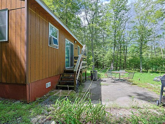 3rd image of 181 Oakridge Road