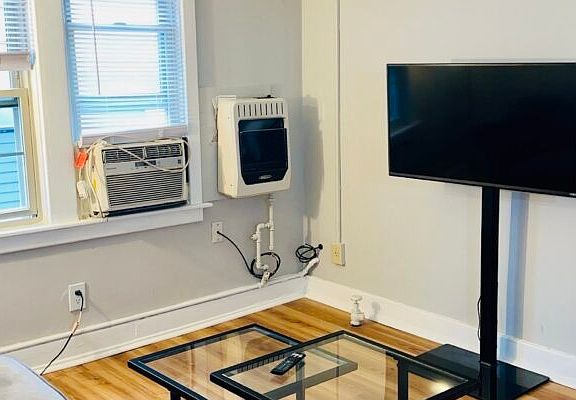 2nd image of 1009 Madison St #12