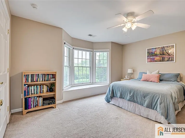 5 Erin Ct S — Photo 17