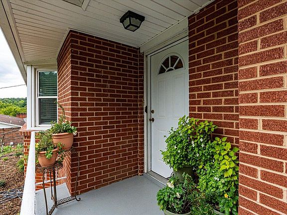 2nd image of 4415 Bonny Oaks Dr