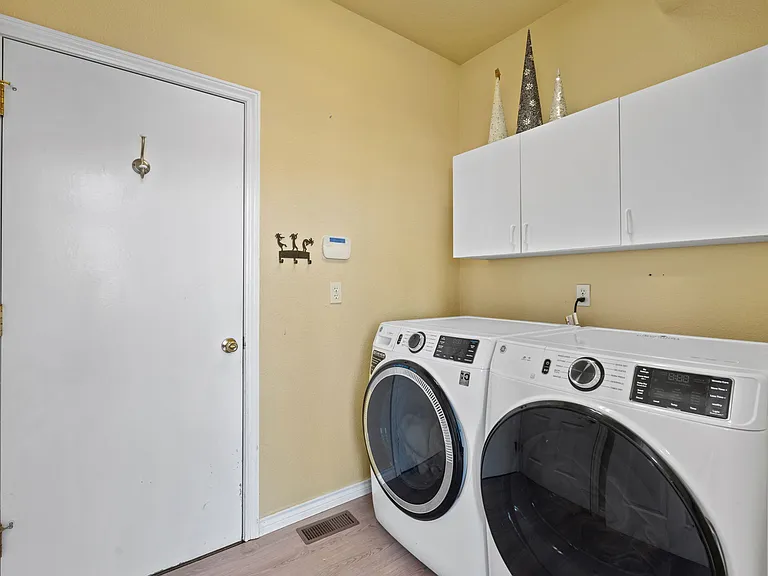 4350 Reginold Ct — Photo 39