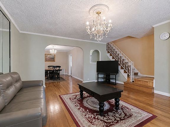 3rd image of 1074 Hart St