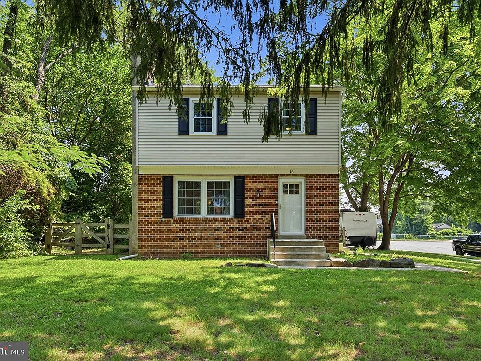 1st image of 13 Kathleen Dr