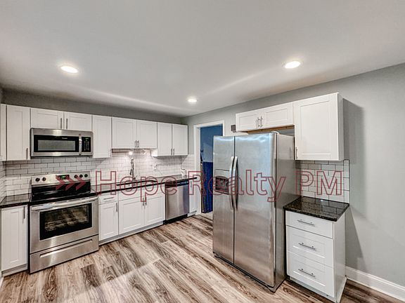 3rd image of 708 E Gladstone Ave