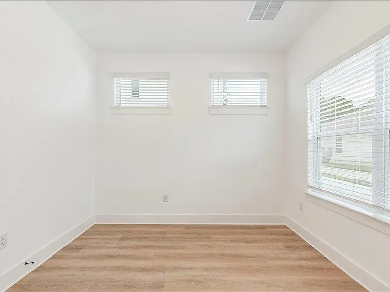 525 S Main St — Photo 16