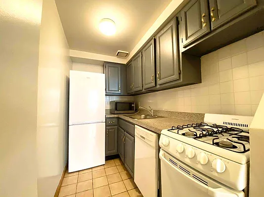 Rented by Corcoran | media 9
