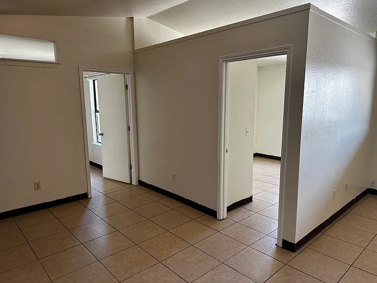 Comal Apartments — Photo 5