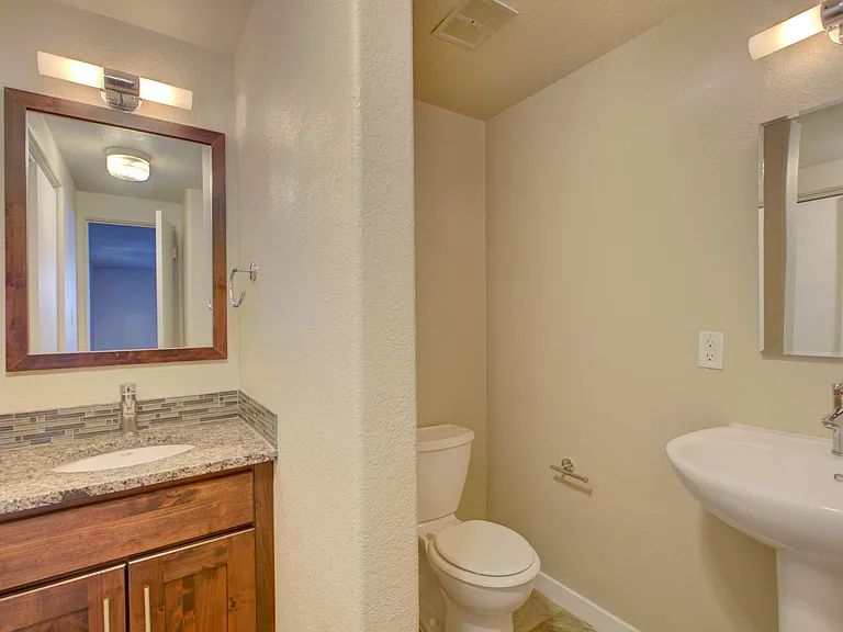 66 S Clarkson St — Photo 16