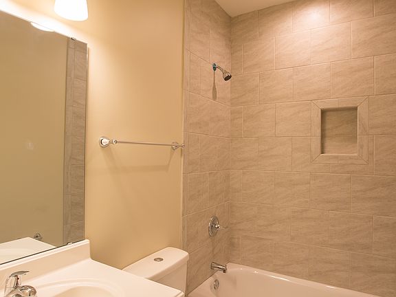 4th image of 4734 Kenwood Ave