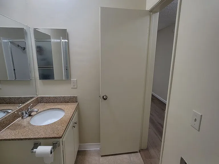 37 unit building close to CSUN! — Photo 14
